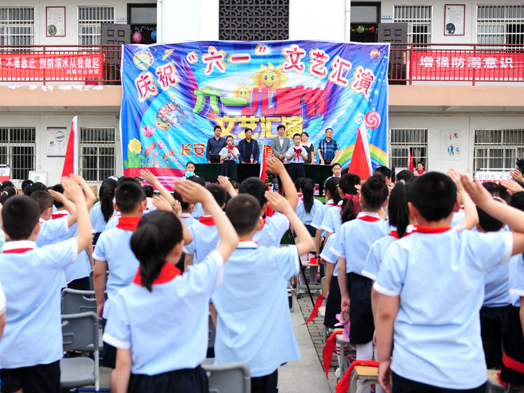 2021年六一儿童节李兴民奖学金活动 (3)